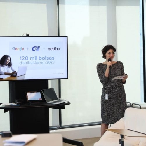 Google anuncia 120 mil bolsas em cursos profissionalizantes de tecnologia para jovens