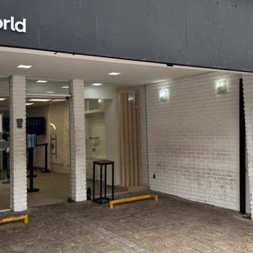 Registro de íris por dinheiro: World mantém pagamentos, mesmo com ordem contrária do governo